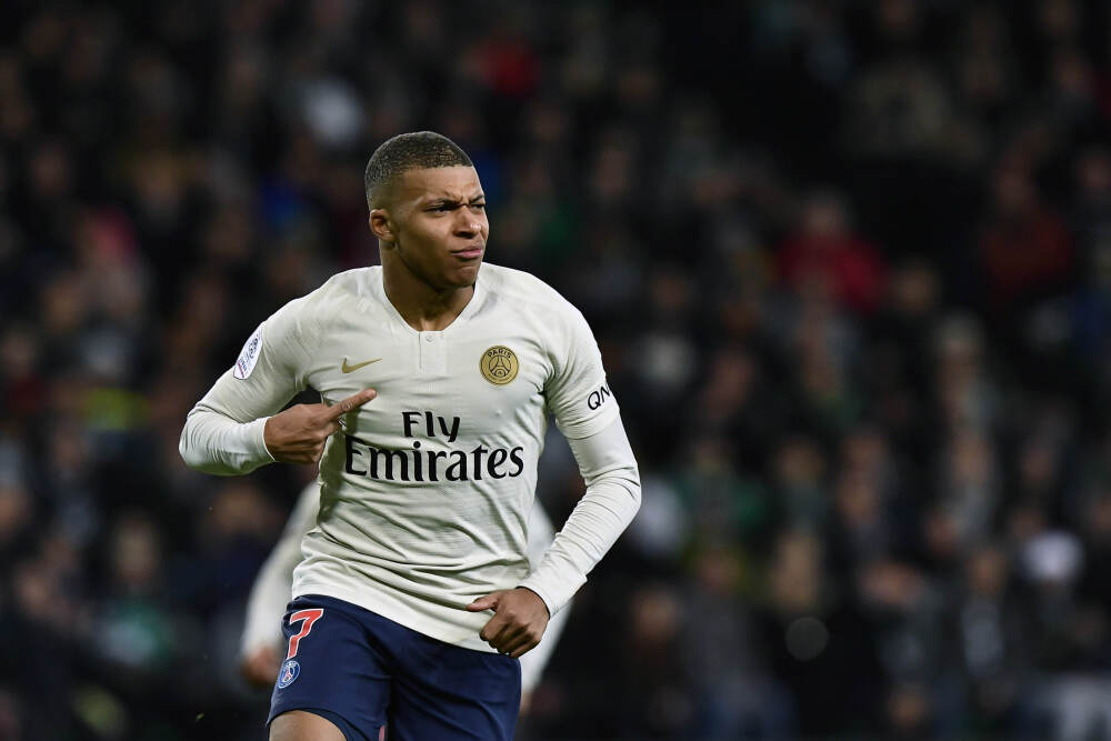 年末QDII限额低至10元，552份风险提示拦不住溢价抢筹